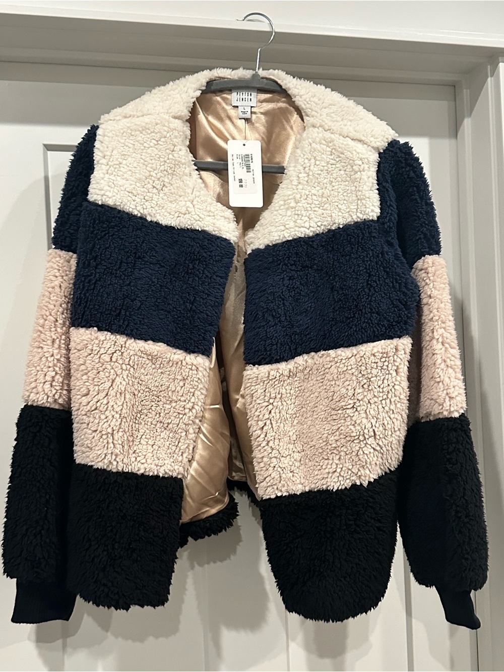 Evereve Colorblock Faux Shearling Teddy Jacket in Navy, Cream & Black